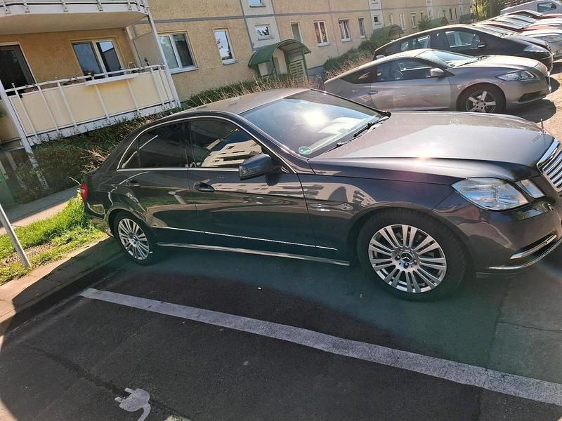 Blau Gebraucht 2012 Mercedes 190 Limousine | 11.700 € - Bild 1/4