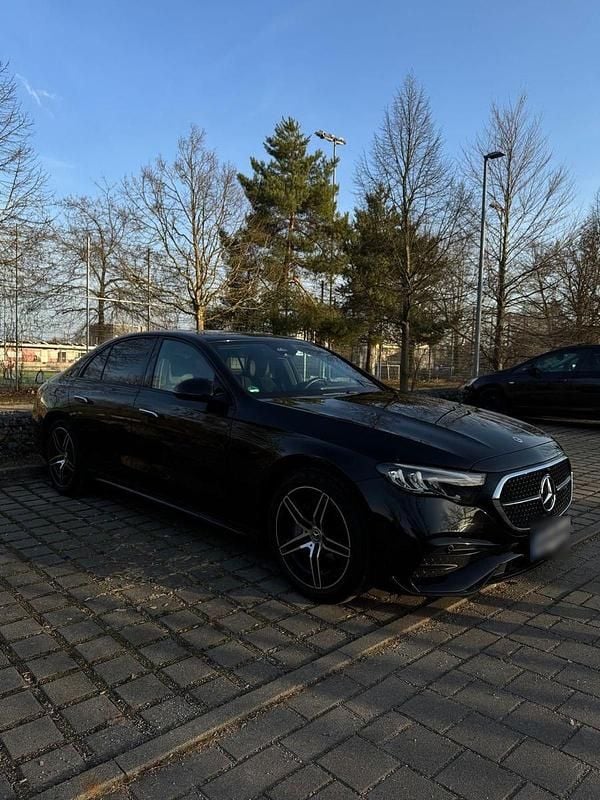 Gebraucht Mercedes E220 197 PS (144 kW) 2024 Schwarz Limousine