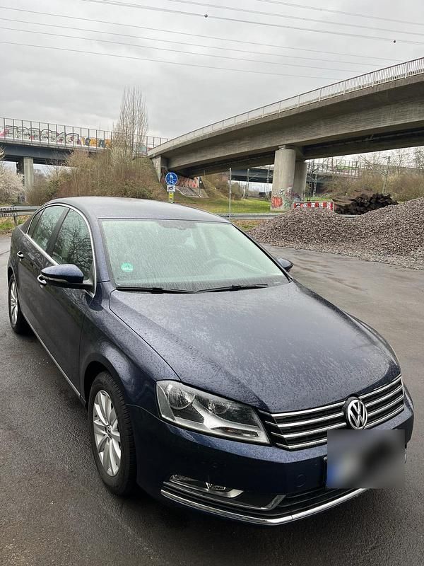 Blau Gebraucht 2012 VW Passat Comfortline Limousine | 9.000 € (Fairer Preis) - Bild 1/4