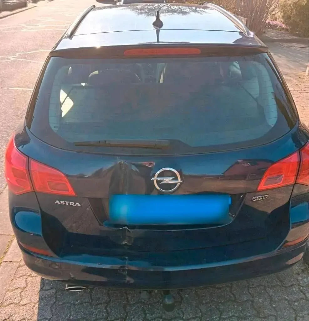 Gebraucht Opel Astra 165 PS (121 kW) 2011 Blau Kombi