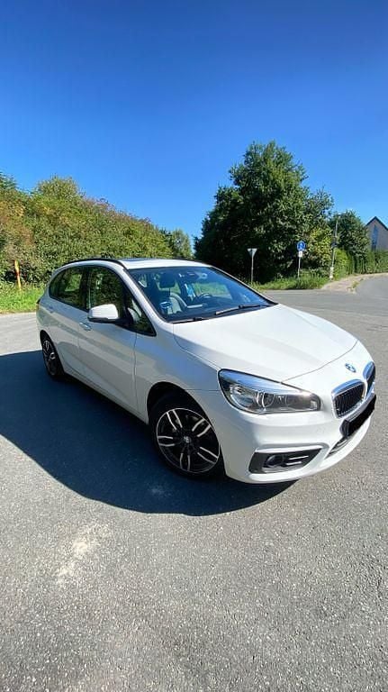 Weiß Gebraucht 2017 BMW 220 Active Tourer Van / Kleinbus | 19.000 € (Fairer Preis) - Bild 1/4