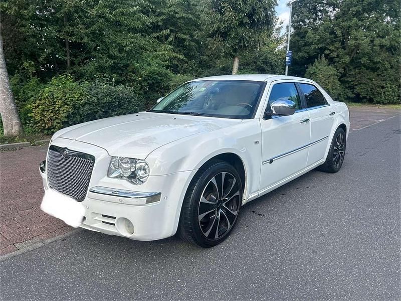 Weiß Gebraucht 2009 Chrysler 300C Limousine | 6.500 € (Fairer Preis) - Bild 1/4