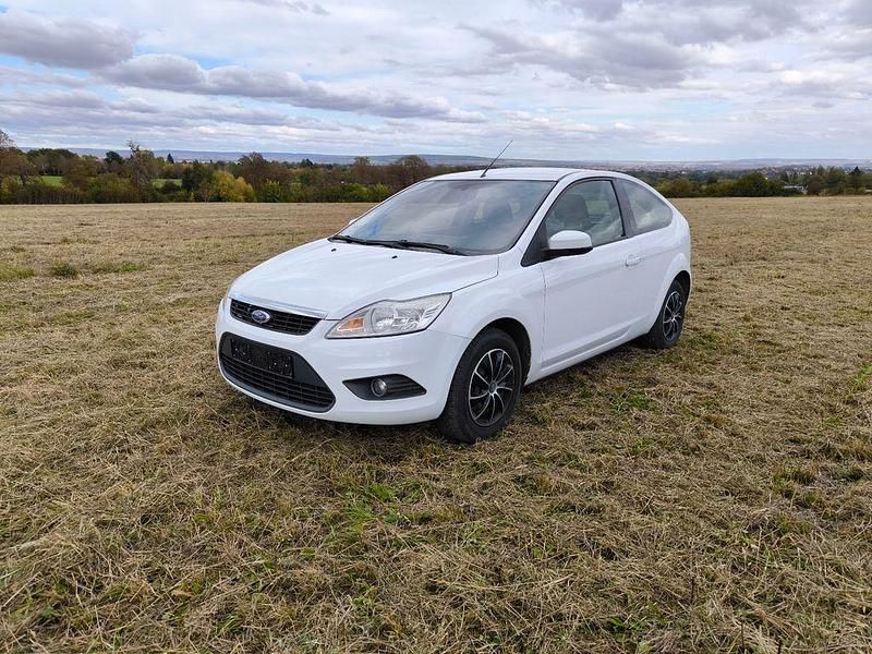 Weiß Gebraucht 2008 Ford Focus Style Limousine | 1.950 € (Fairer Preis) - Bild 1/4