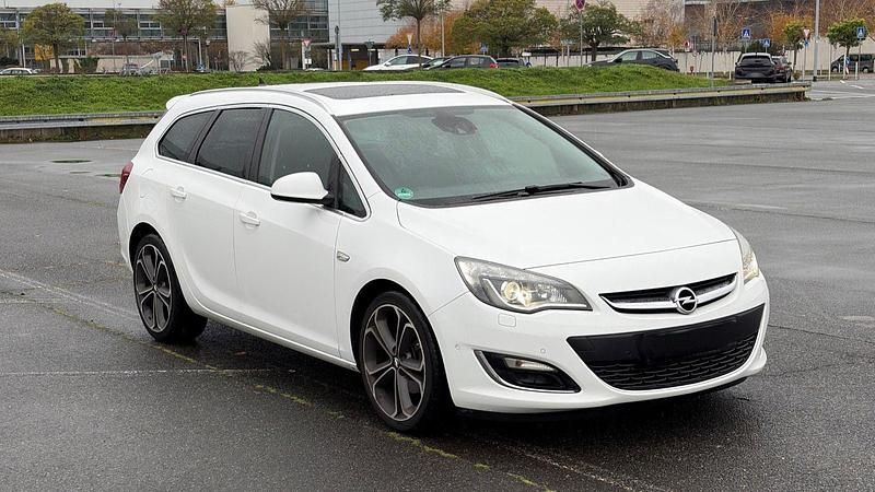 Gebraucht Opel Astra 179 PS (131 kW) 2013 Weiß Kombi
