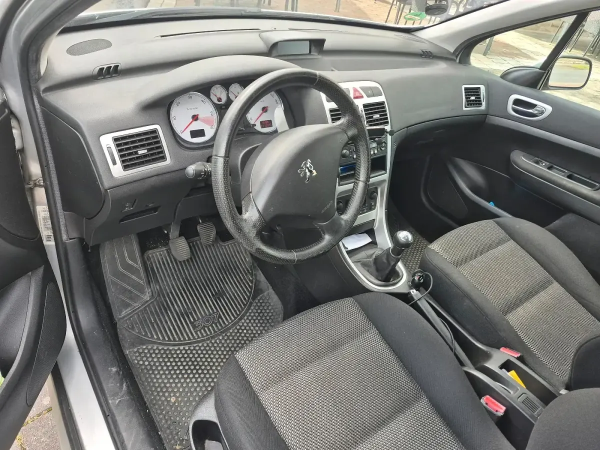 Gebraucht Peugeot 307 110 PS (80 kW) 2007 Silber Limousine