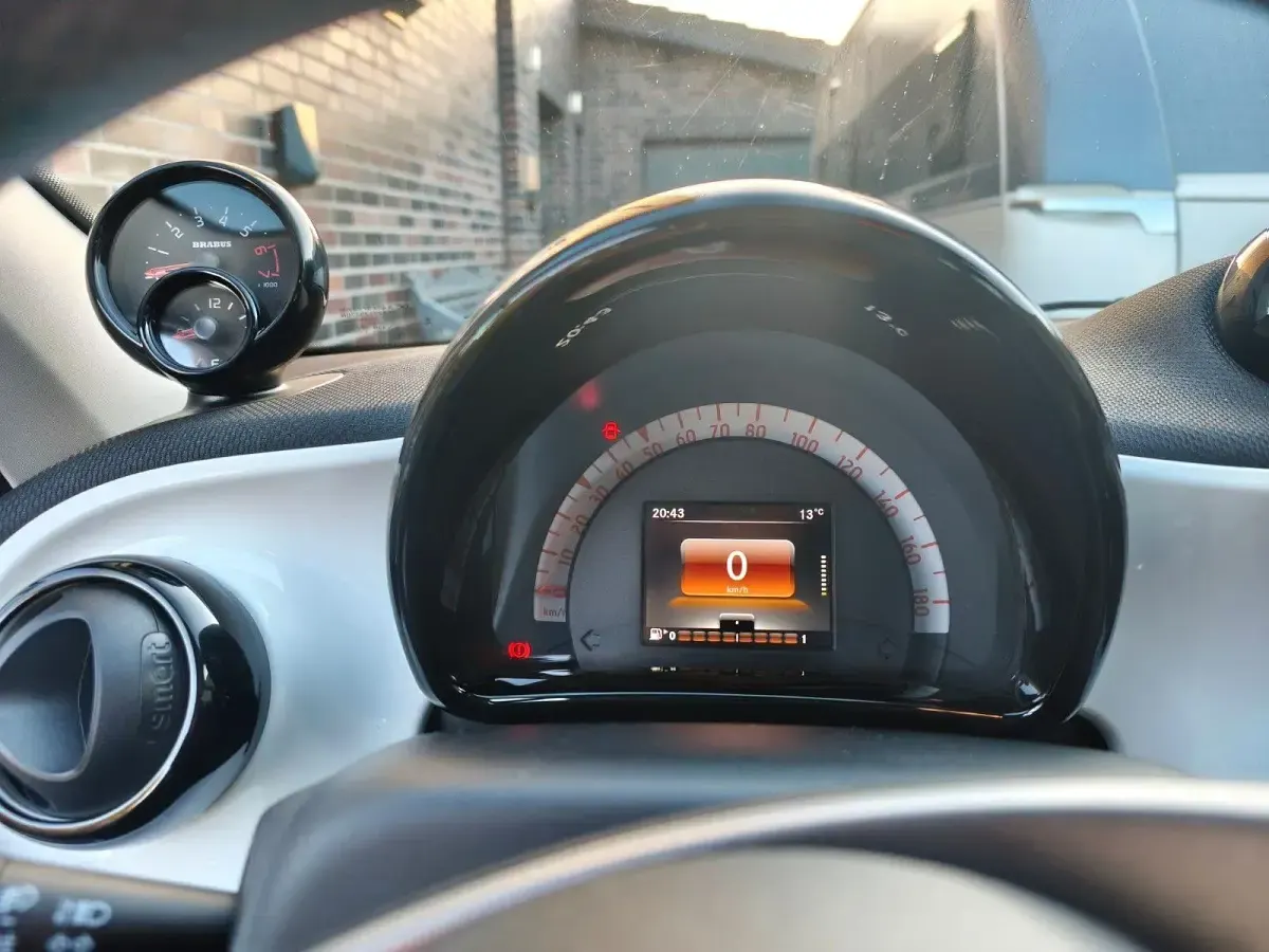 Gebraucht Smart ForFour Brabus 61 PS (44 kW) 2015 Weiß Kleinwagen