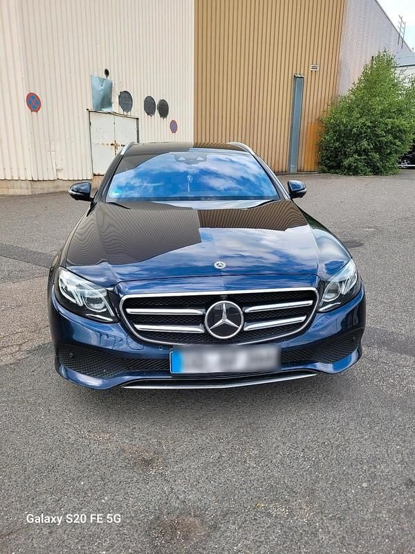 Blau Gebraucht 2019 Mercedes E300 Kombi | 21.999 € (Superpreis) - Bild 1/4