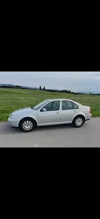 Gebraucht VW Bora Basis 101 PS (74 kW) 1999 Silber Limousine