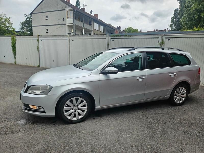 Silber Gebraucht 2011 VW Passat Kombi | 6.100 € (Fairer Preis) - Bild 1/4