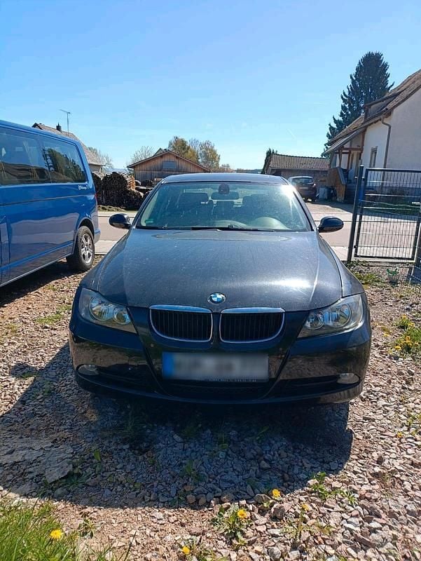 Second-hand BMW 320 150 CP (110 kW) 2007 Negru Berlinǎ