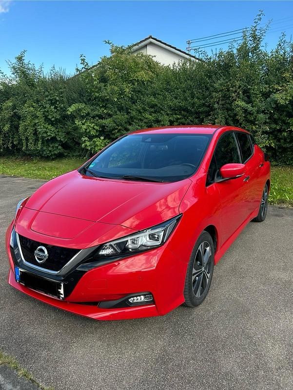 Rot Gebraucht 2021 Nissan Leaf Kleinwagen | 14.999 € (Fairer Preis) - Bild 1/4