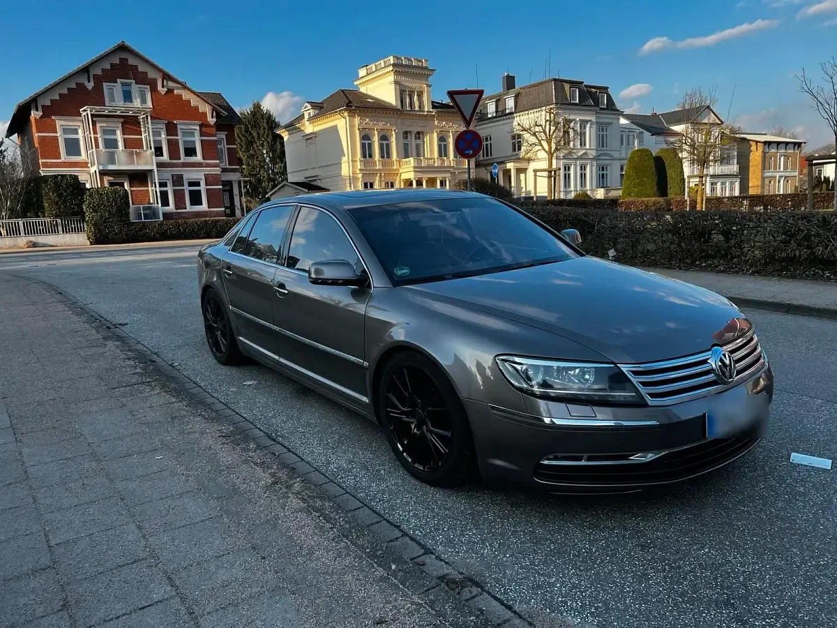 Gebraucht VW Phaeton 239 PS (175 kW) 2014 Gold Limousine