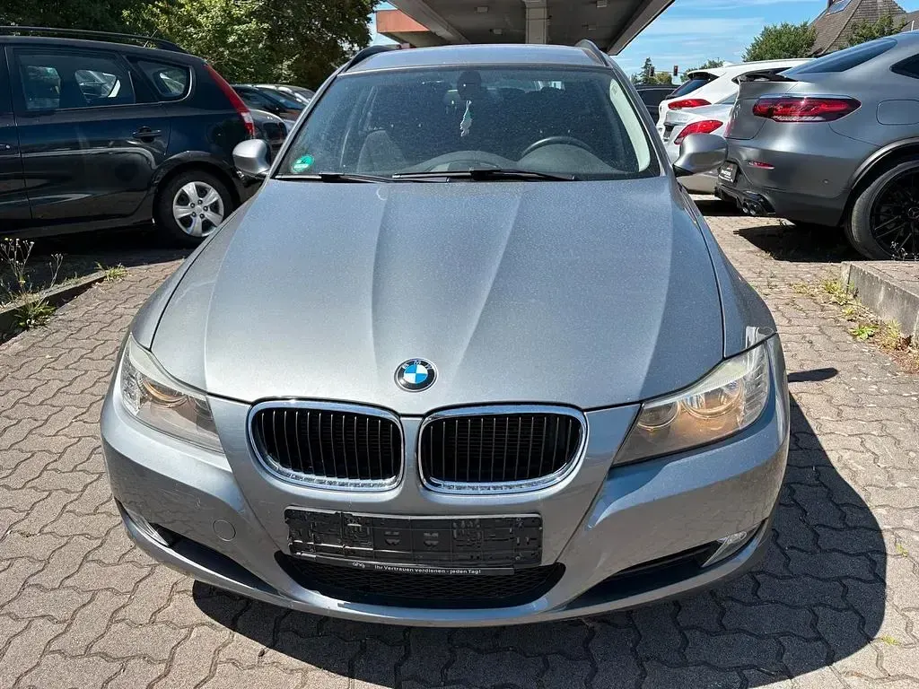 Gebraucht BMW 318 Comfort Edition 143 PS (105 kW) 2011 Grau Kombi