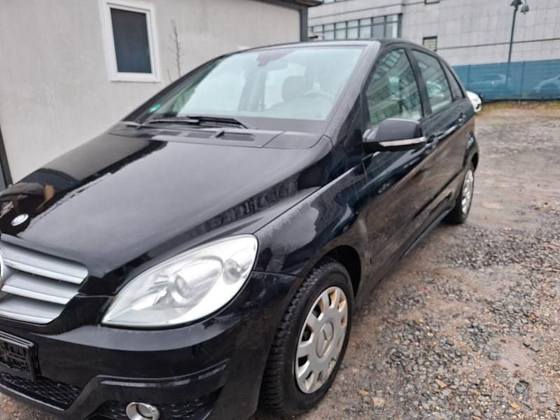 Gebraucht Mercedes B180 116 PS (85 kW) 2011 Schwarz Van / Kleinbus