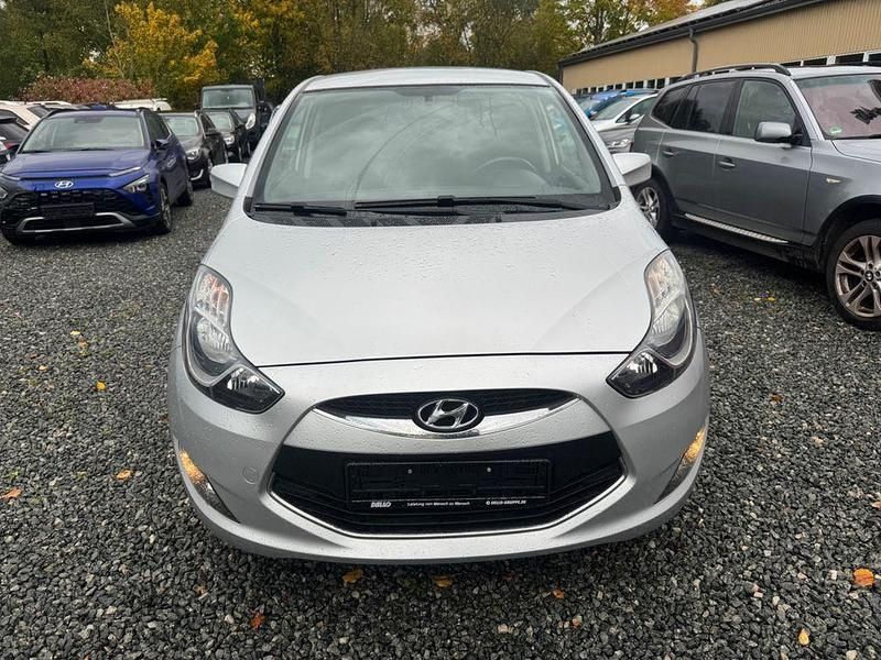Silber Gebraucht 2015 Hyundai ix20 Edition Kleinwagen | 5.250 € (Fairer Preis) - Bild 1/4
