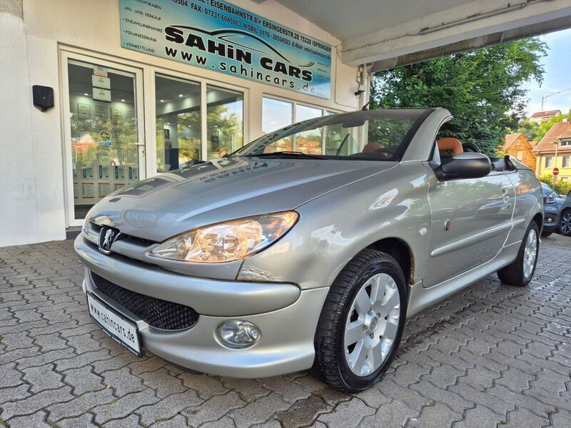 Grau Gebraucht 2004 Peugeot 206 CC Roland Garros Cabrio | 1.800 € (Fairer Preis) - Bild 1/4