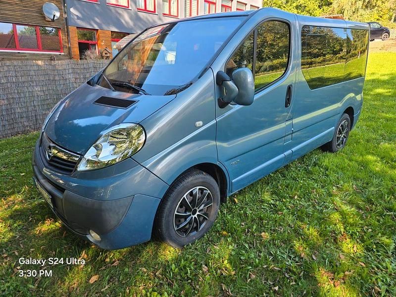 Blau Gebraucht 2008 Opel Vivaro Cosmo Van | 7.900 € - Bild 1/4