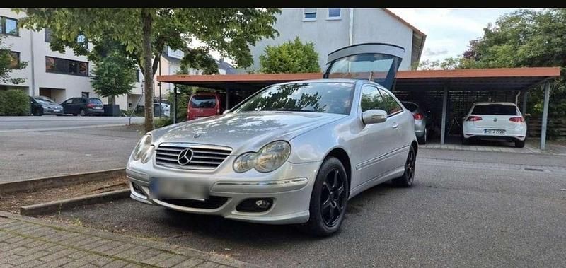 Gebraucht 2005 Mercedes C220 Coupé | 3.150 € (Etwas zu teuer) - Bild 1/4