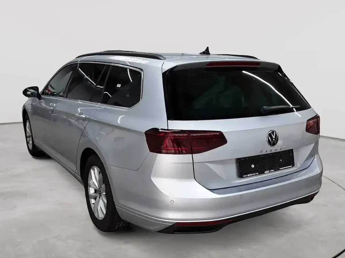 Gebraucht VW Passat Business 150 PS (110 kW) 2023 Scale silver metallic Kombi