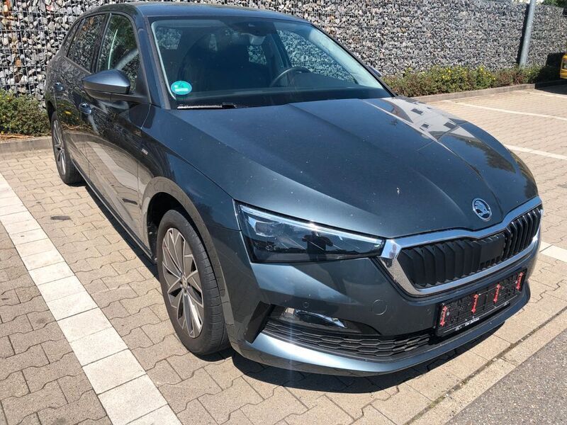Grau Gebraucht 2021 Skoda Scala Clever Kleinwagen | 17.400 € (Fairer Preis) - Bild 1/4