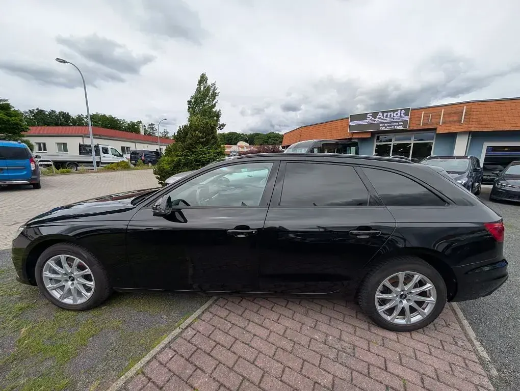 Gebraucht Audi A4 150 PS (110 kW) 2022 Mythosschwarz metallic Kombi