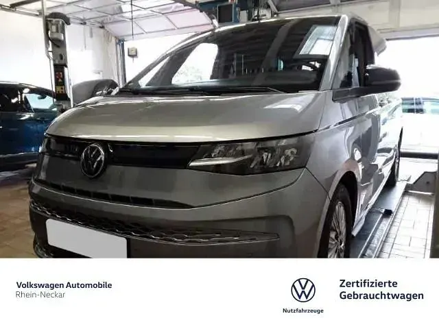 Gebraucht VW Multivan 150 PS (110 kW) 2022 Silber Van / Kleinbus