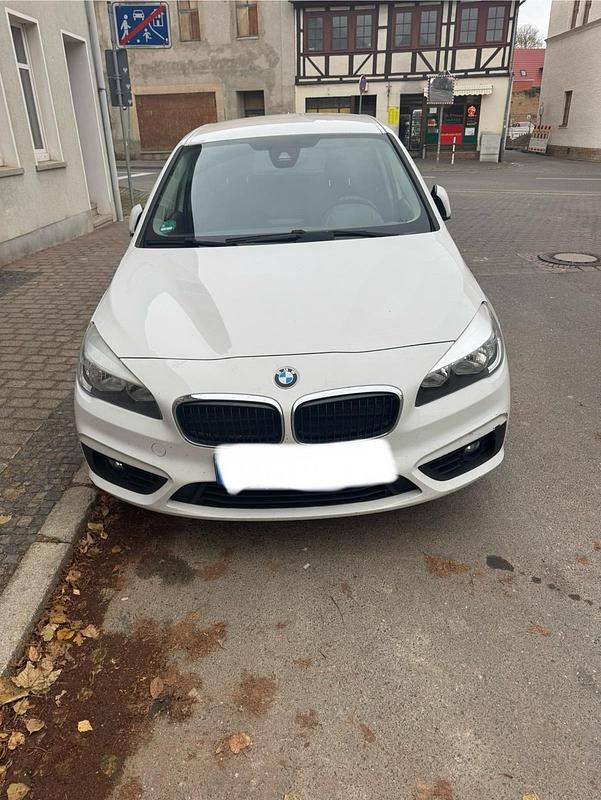 Weiß Gebraucht 2015 BMW 216 Gran Tourer Van / Kleinbus | 10.199 € (Fairer Preis) - Bild 1/4