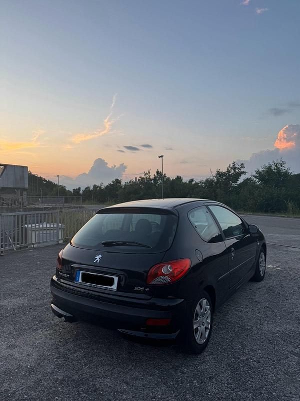 Gebraucht Peugeot 206+ 68 PS (50 kW) 2009 Schwarz Kleinwagen