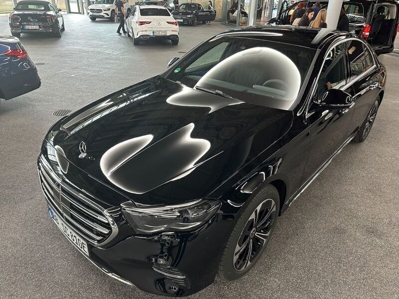 Schwarz Gebraucht 2024 Mercedes E300 Premium Limousine | 61.500 € (Etwas zu teuer) - Bild 1/4
