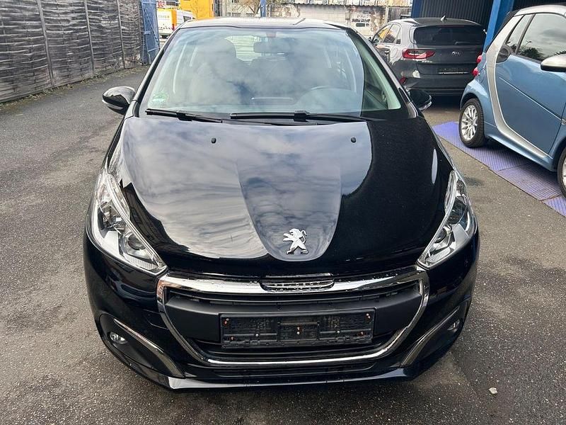 Gebraucht Peugeot 208 Active 82 PS (60 kW) 2017 Schwarz Kleinwagen