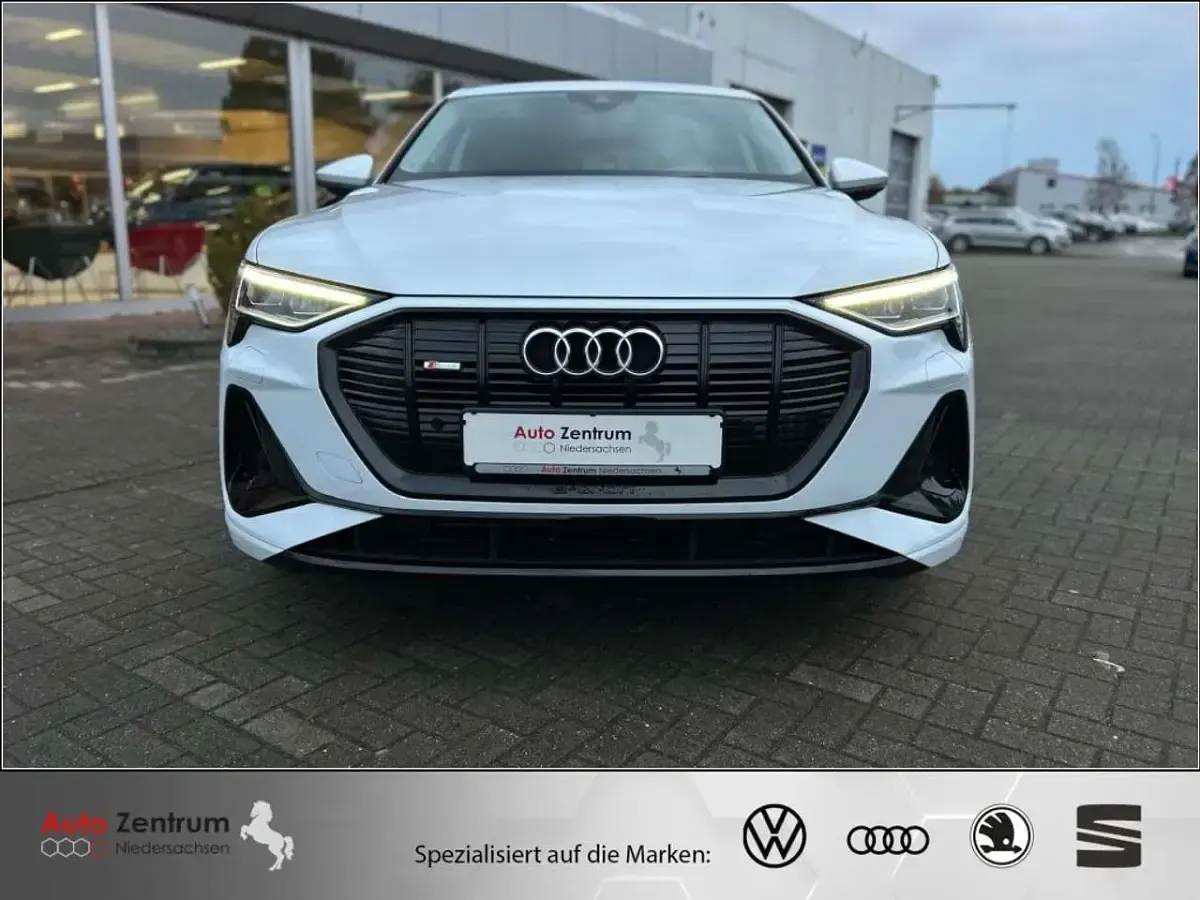 Używany Audi e-tron S-Line 300 kW (408 KM) 2022 Biały SUV