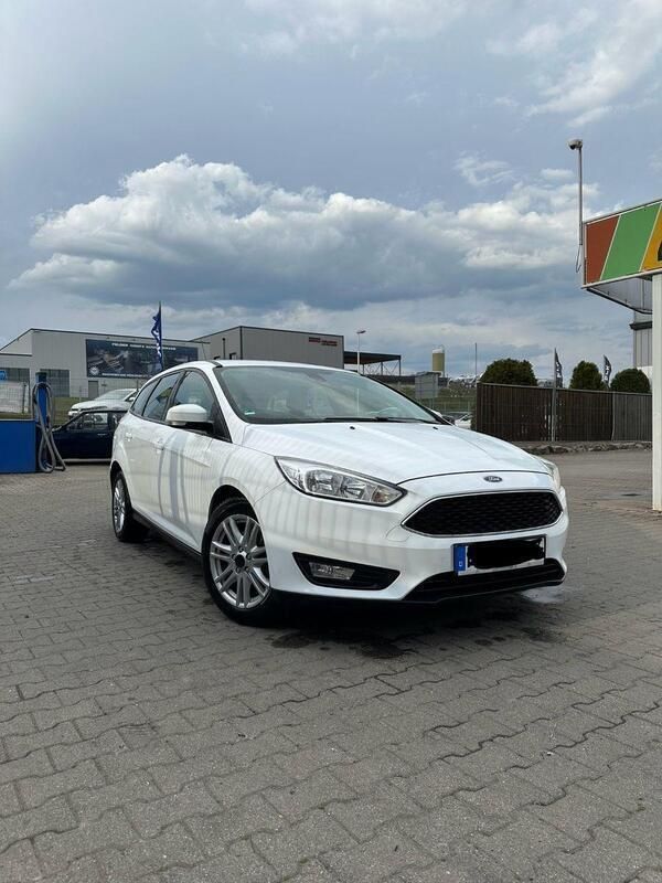 Weiß Gebraucht 2016 Ford Focus Business Edition Kombi | 7.999 € (Fairer Preis) - Bild 1/4