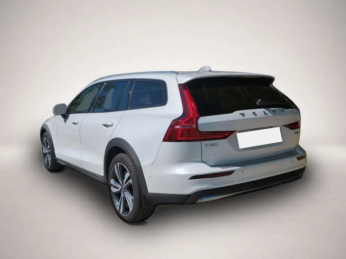 Gebraucht Volvo V60 CC Plus 197 PS (144 kW) 2024 Weiß Kombi