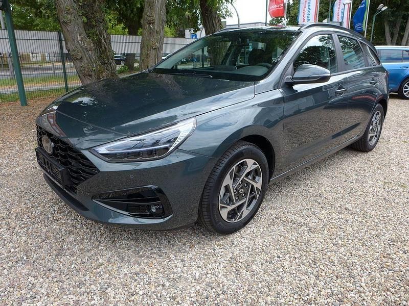 Grün Neu 2025 Hyundai i30 Advantage Kombi | 20.980 € (Guter Preis) - Bild 1/4