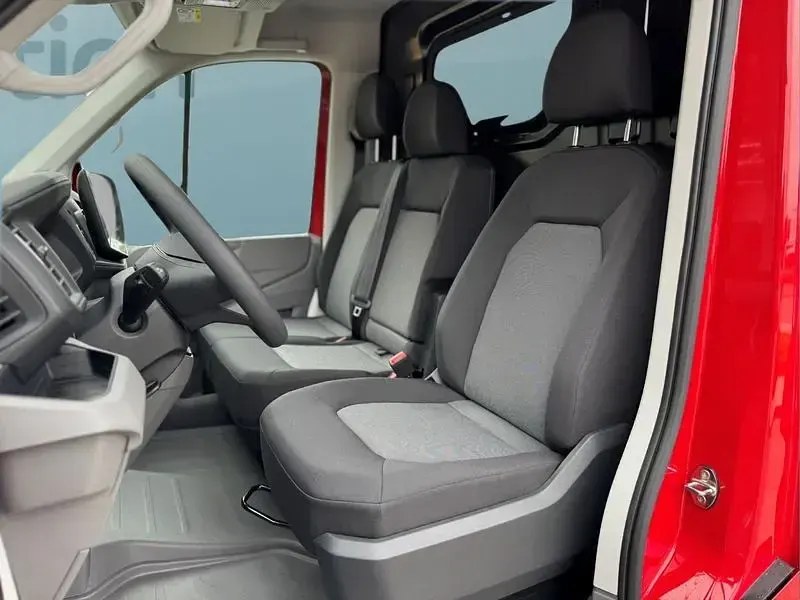 Gebraucht VW Crafter 177 PS (130 kW) 2024 Rot Van