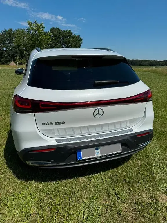 Gebraucht Mercedes EQA250 139 kW (190 PS) 2021 Weiß SUV