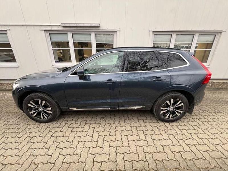 Gebraucht Volvo XC60 Momentum 197 PS (144 kW) 2022 Blau SUV