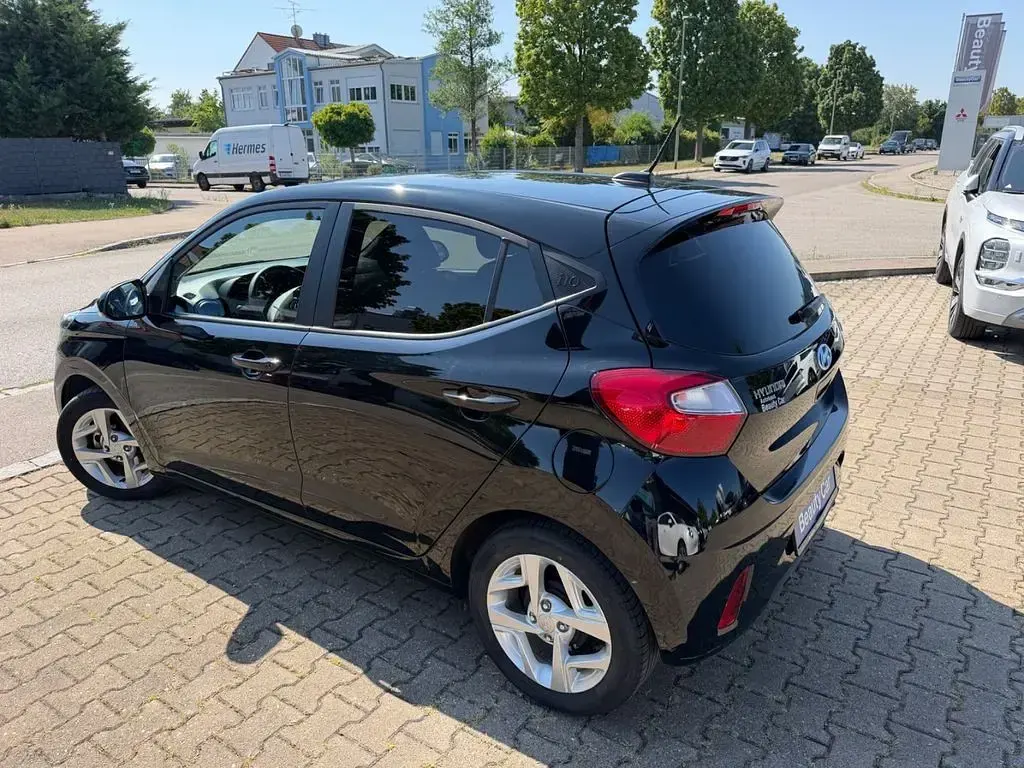 Gebraucht Hyundai i10 GO! 67 PS (49 kW) 2023 Schwarz Kleinwagen