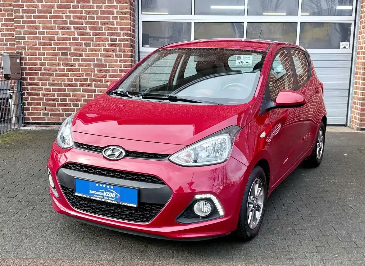 Gebraucht Hyundai i10 Intro Edition 87 PS (63 kW) 2014 Red passion / mic Kleinwagen