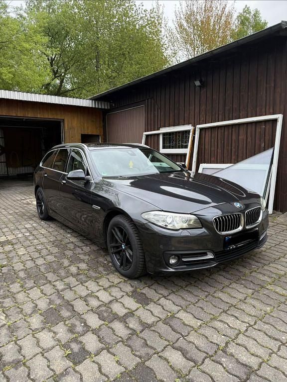 Grau Gebraucht 2016 BMW 530 Sport Line Kombi | 18.800 € (Superpreis) - Bild 1/4