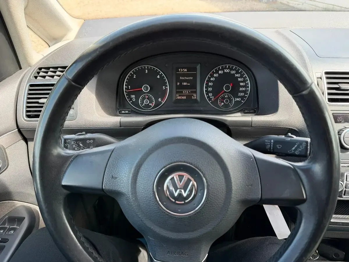 Gebraucht VW Touran Comfortline 105 PS (77 kW) 2012 Blau Van / Kleinbus