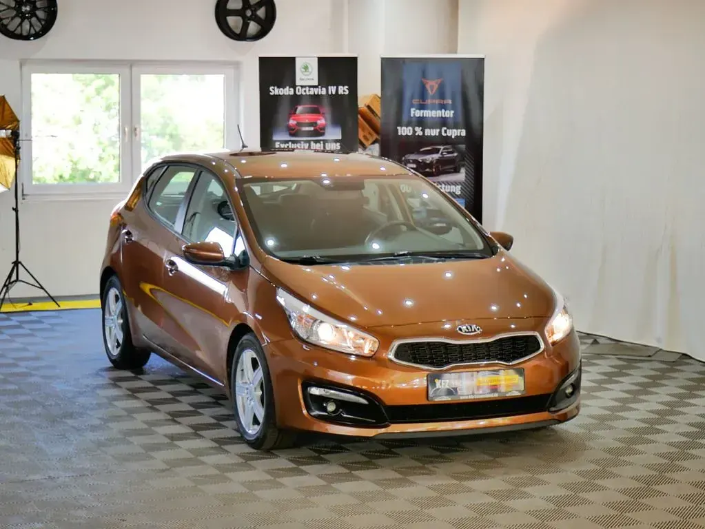 Gebraucht Kia Ceed 135 PS (99 kW) 2017 Gold Kleinwagen