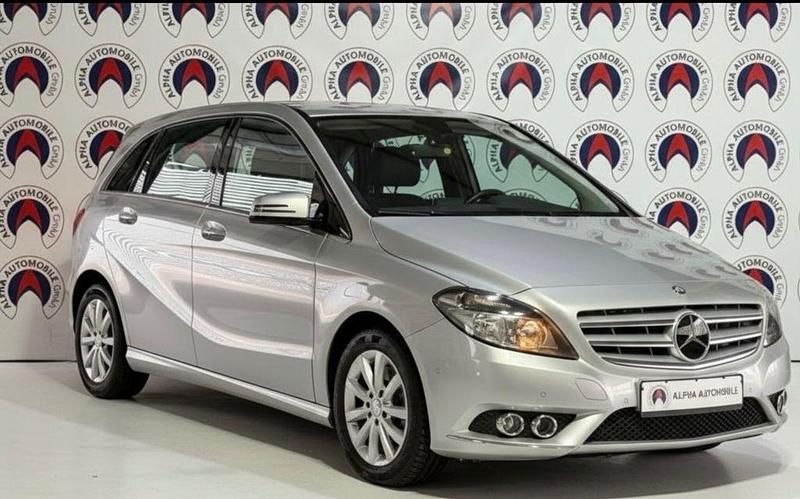 Gebraucht Mercedes B200 156 PS (114 kW) 2012 Silber Van / Kleinbus