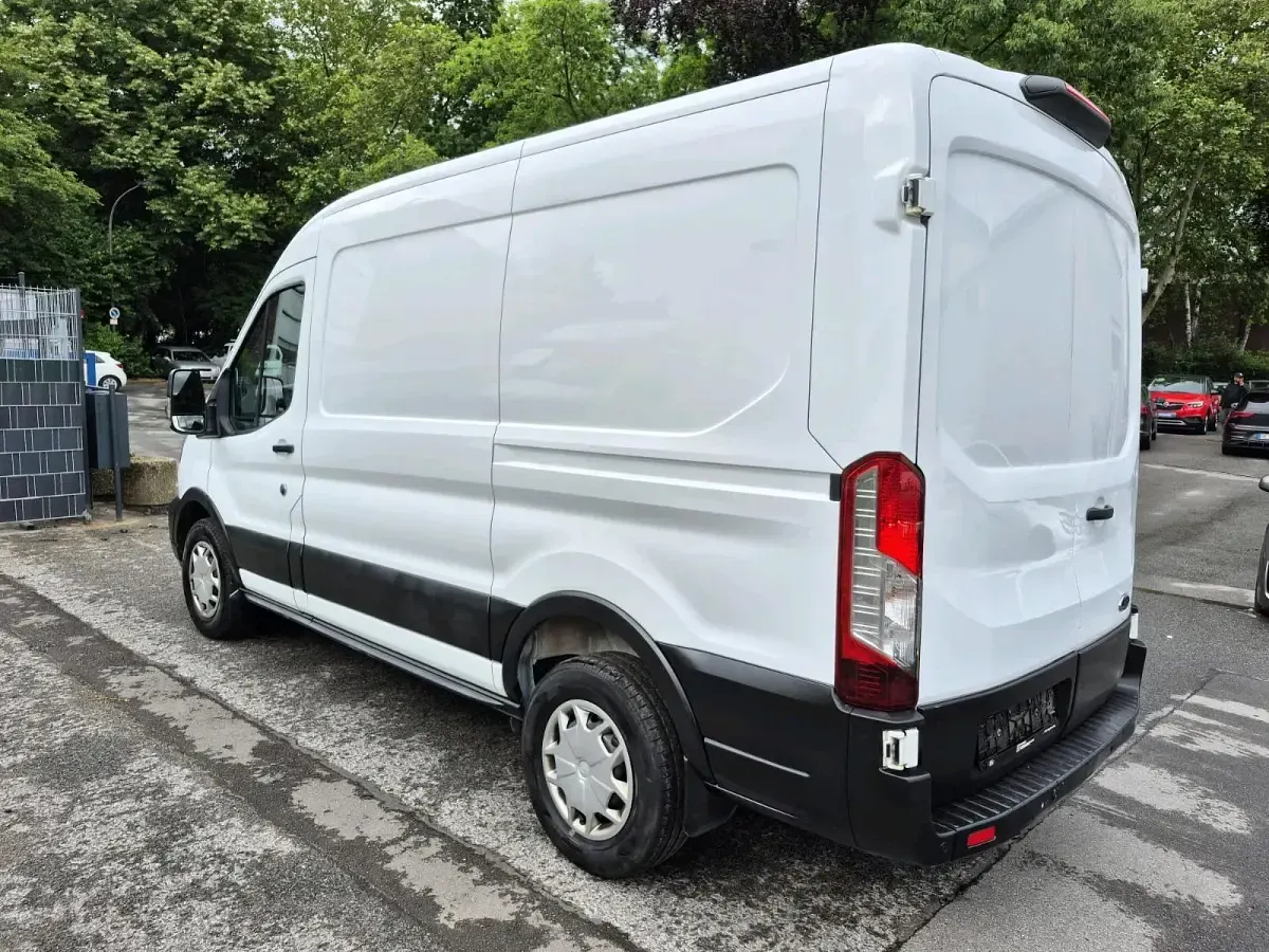 Gebraucht Ford Transit 131 PS (96 kW) 2021 Weiß Van / Kleinbus
