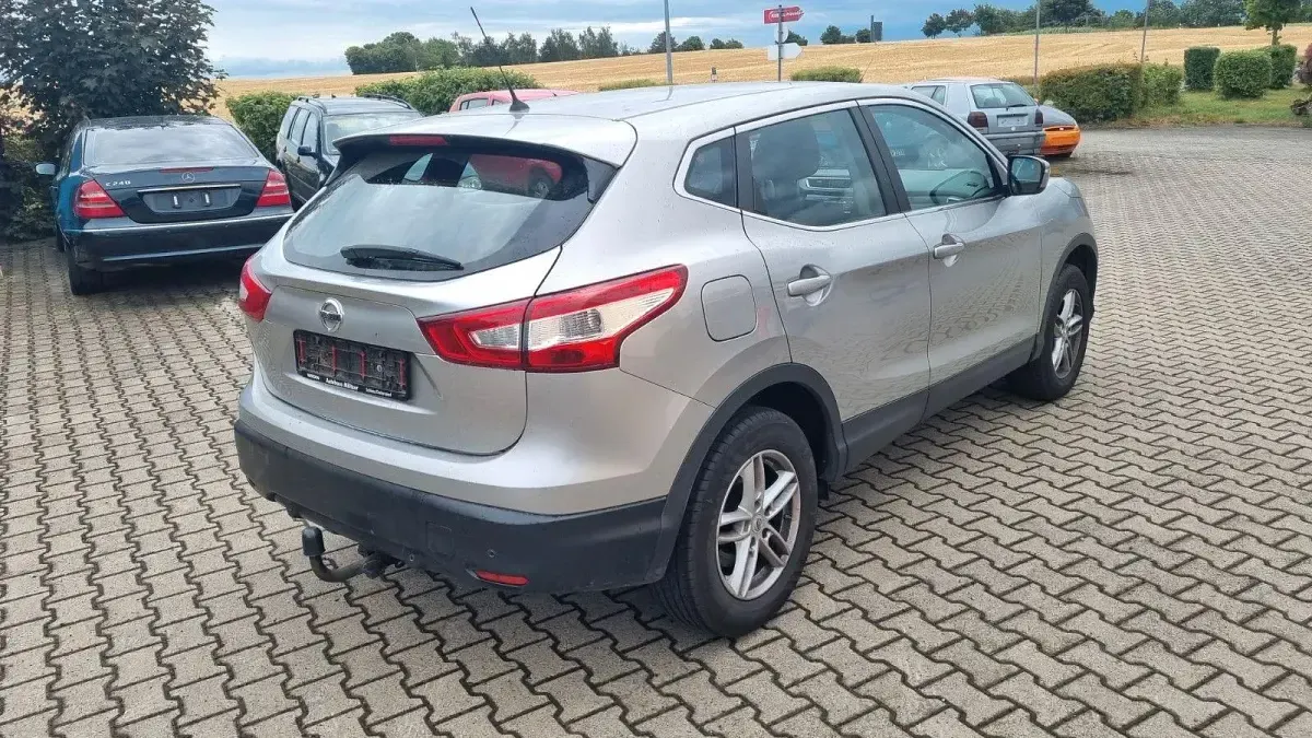 Gebraucht Nissan Qashqai Visia 116 PS (85 kW) 2015 Silber SUV