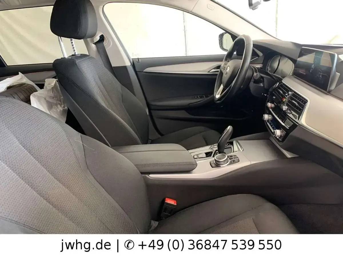 Gebraucht BMW 520 Performance 190 PS (139 kW) 2021 Saphirschwarz (metallic) Kombi