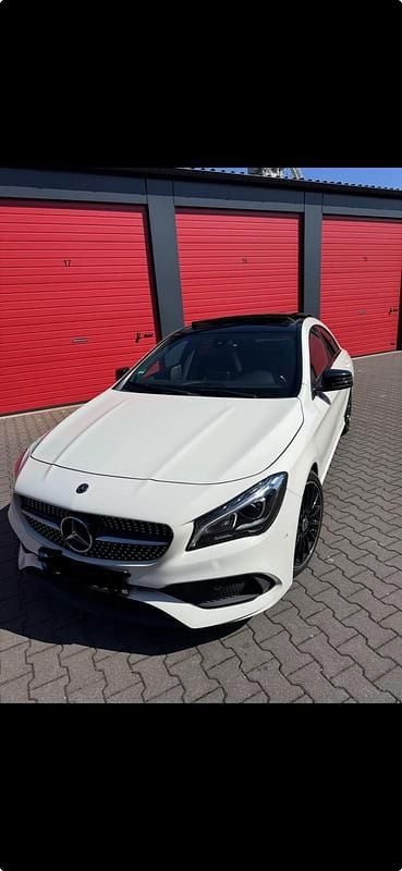 Weiß Gebraucht 2017 Mercedes 220 AMG Coupé | 24.799 € - Bild 1/4