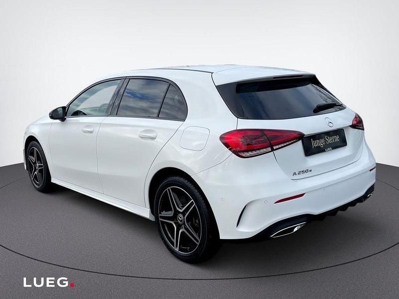 Gebraucht Mercedes A250 AMG 218 PS (160 kW) 2022 Unilack polarweiß Limousine