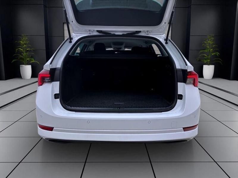 Gebraucht Skoda Octavia Style 116 PS (85 kW) 2023 Weiss Kombi
