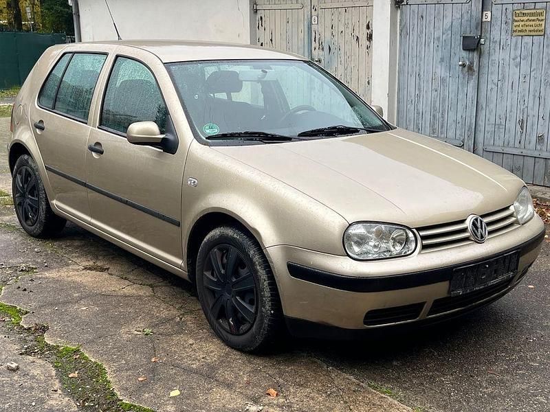 Gold Gebraucht 2000 VW Golf IV Comfortline Limousine | 790 € (Superpreis) - Bild 1/4